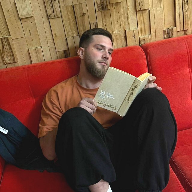 Владимир Балан продолжает радовать любимую стихами