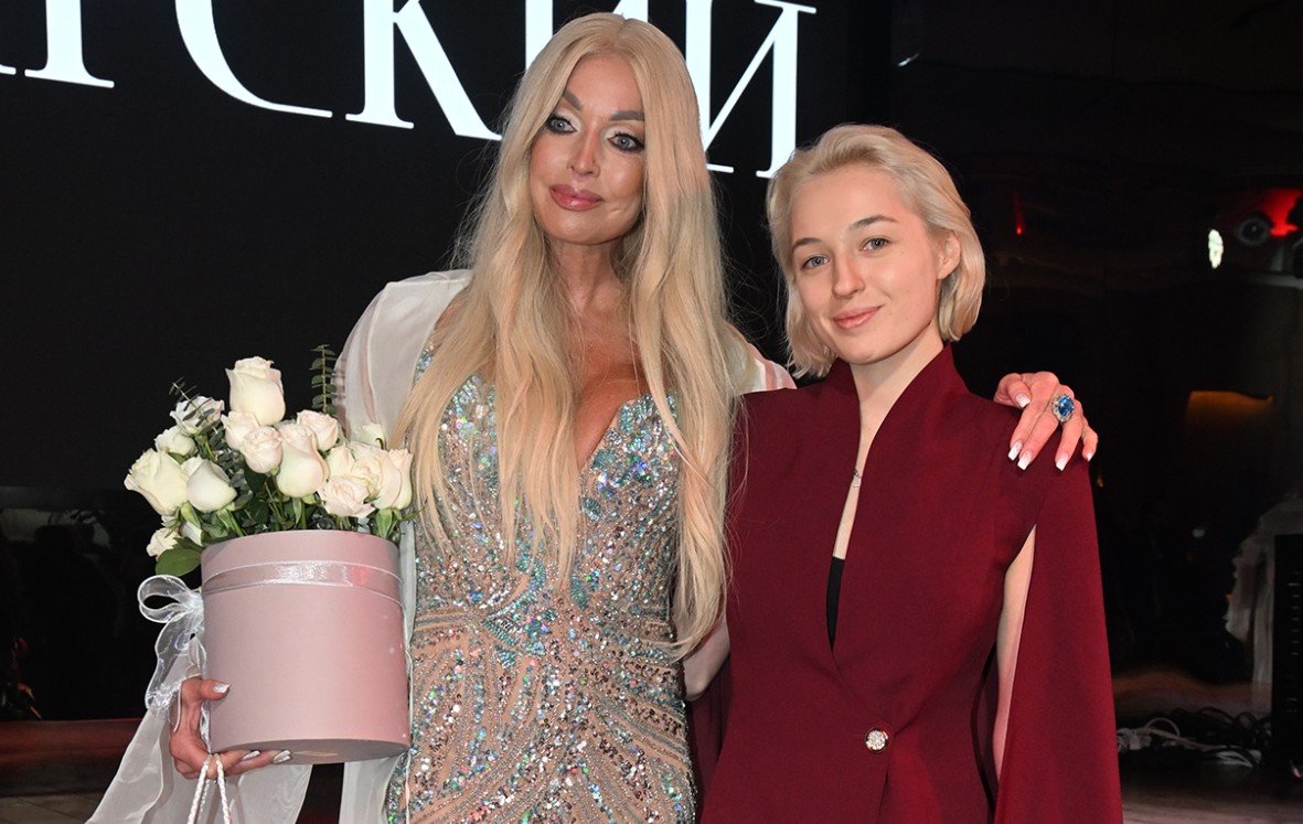 Волочкова пожаловалась на дочь, не поддержавшую ее во время серьезной операции