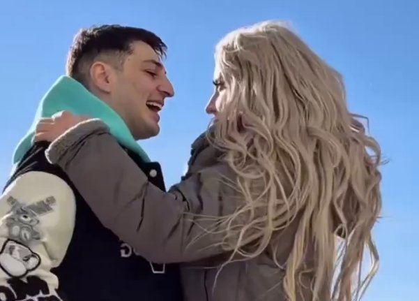 Иосиф Оганесян из-за ребёнка не стал прерывать свой отпуск в Санкт-Петербурге с Кенели