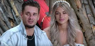 Евгений и Настя Ромашовы уже почти месяц живут в Китае