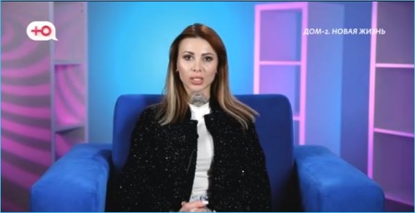 Клавдия Безверхова даже в праздник кормит парней, раз приехал её сын Роберт