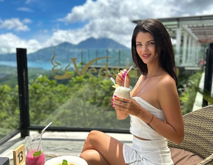 Анна Самонина нашла богатого поклонника на сайте знакомств