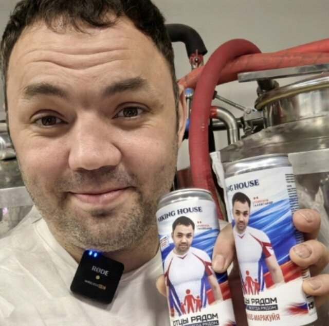 Александр Гобозов активно рекламирует газированный напиток