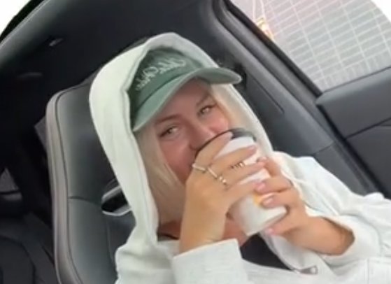 Элина Рахимова увиделась с Гурандой перед путешествием в жаркую страну