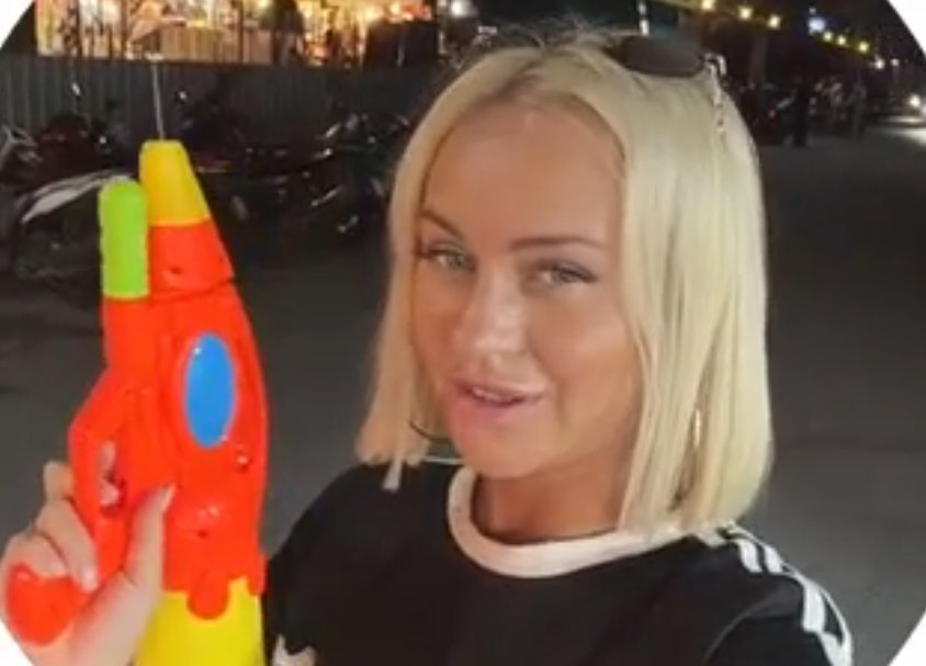 Элина Рахимова весело отмечает Новый год в Таиланде