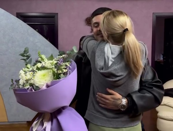 Никита Гуранда с сестрой прилетел к родителям в Молдову