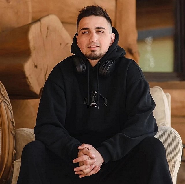 Руслану Асланову не хватает тепла от Карины Тетуевой