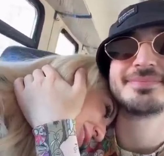 Иосиф Оганесян признался, что он строит отношения с Кенели Сайкс