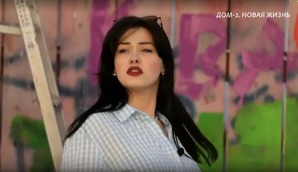 Даша Виноградова написала на заборе имена девушек Вовы Балана