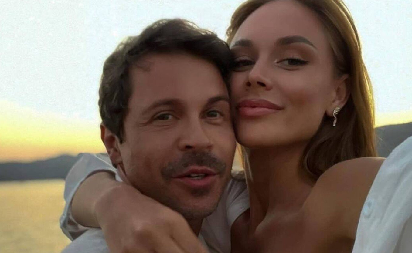 Супруга Павла Деревянко высказалась по поводу разговоров о своем предстоящем материнстве.