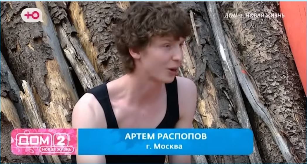 Кавалер Карины Тетуевой предпочел компанию своей мамы за периметром