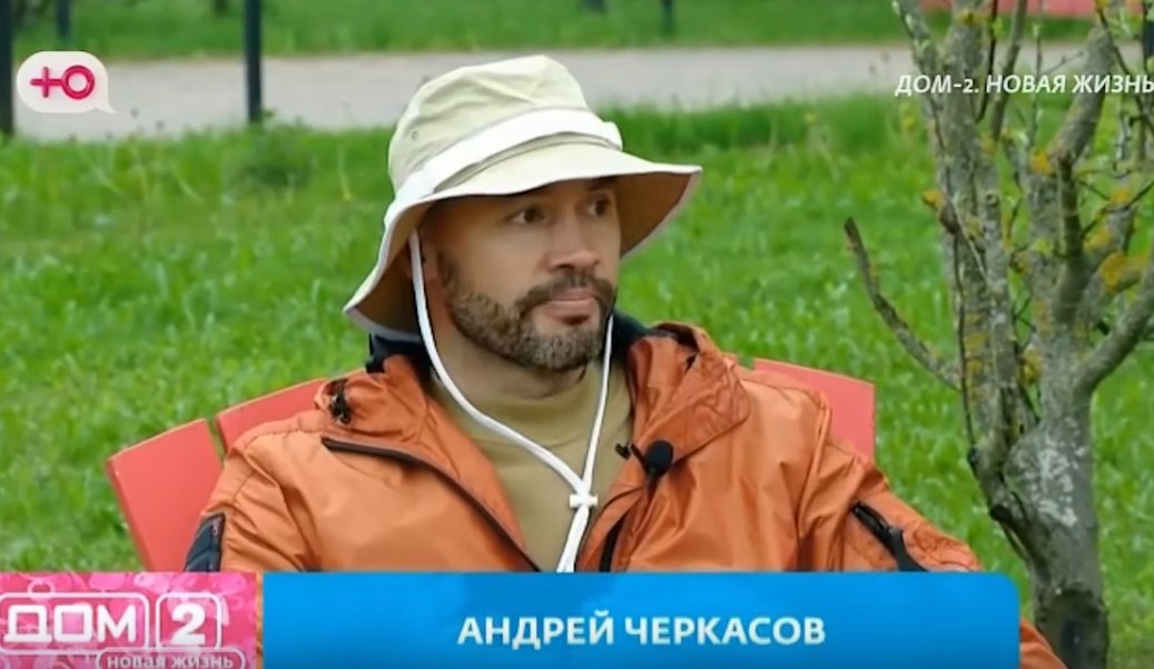 Андрей Черкасов поделился с Галиной Маковской своим восторгом от естественной красоты своей жены, подчеркнув, что она ни к чему не приукрашена.