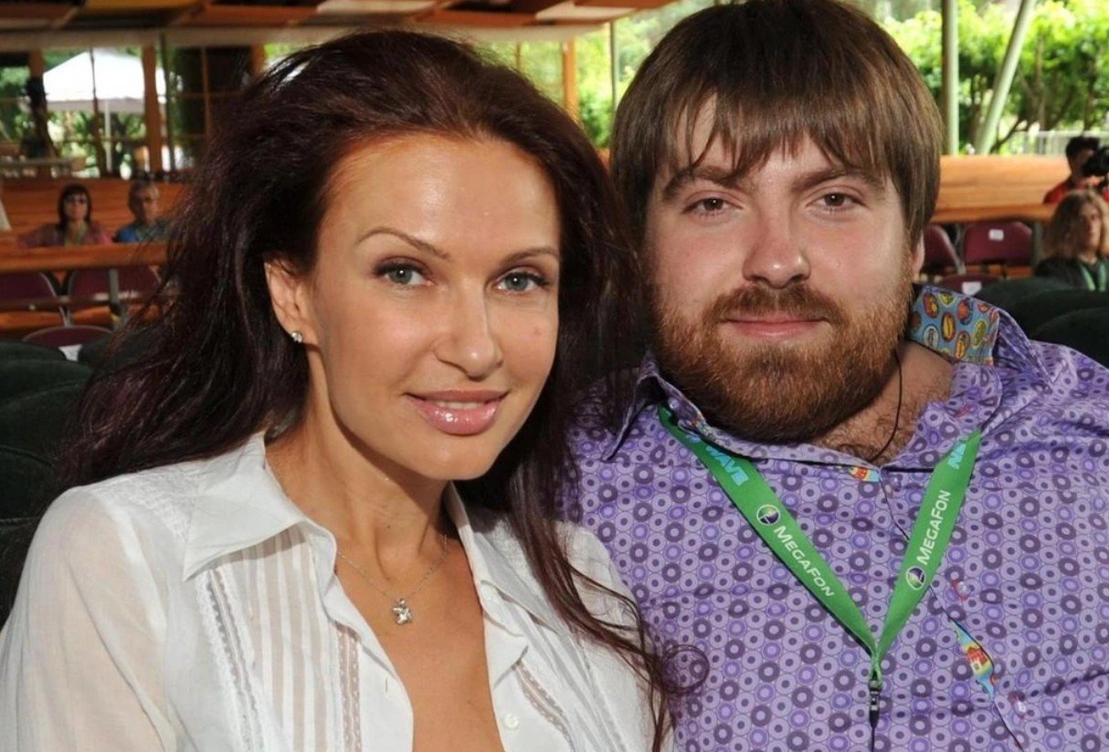 Эвелина Бледанс призналась, в финансовом плане ей никто не помогает