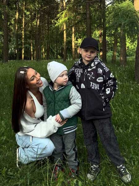 Алена Савкина и ее сыночки