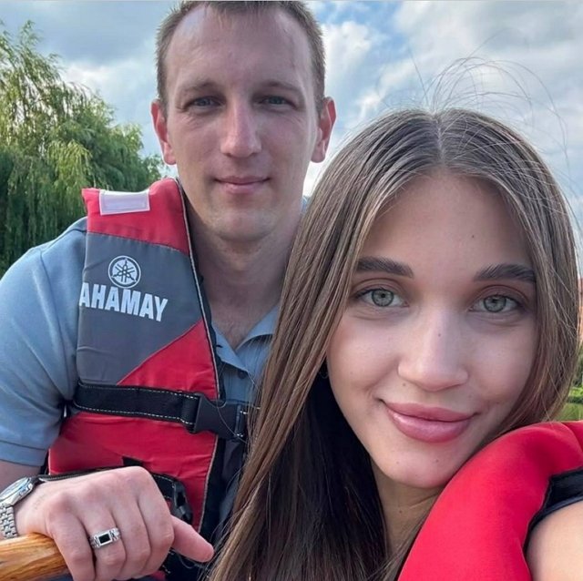 Алексей Ванин радует Настю Ситникову романтическими сюпризами