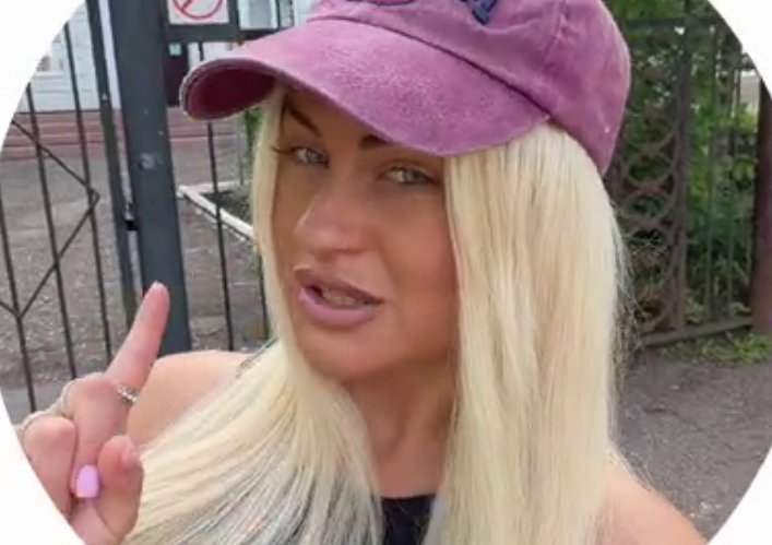 Элина Рахимова показала подписчикам гимназию, в которой училась