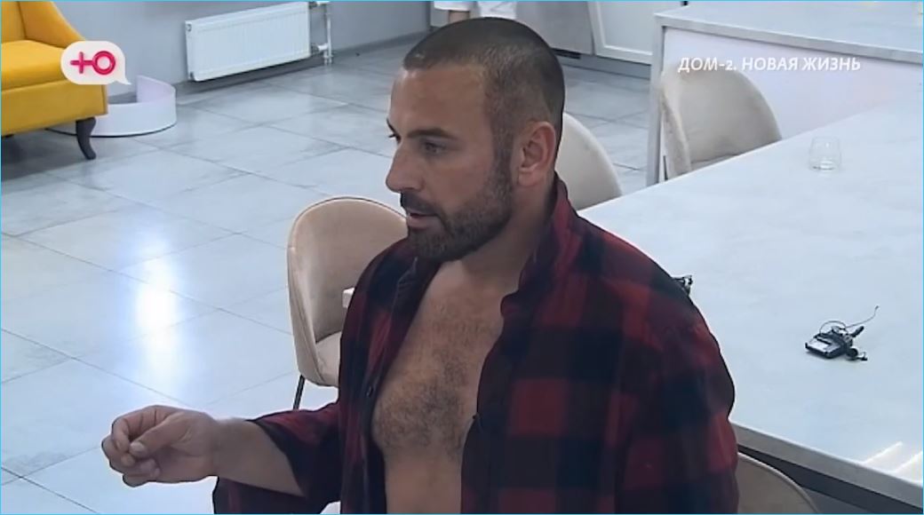 Алексей Адеев с горя запел, чтобы соответствовать Иване Михайличенко