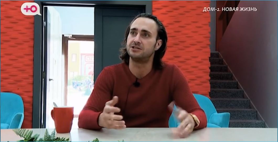 Алексею Безусу всё равно с кем жить в отдельной комнате