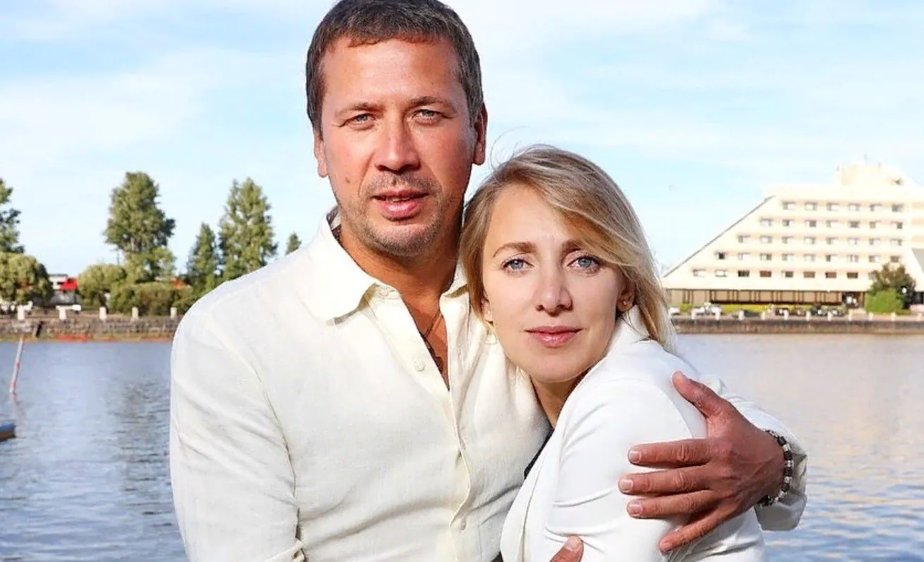 Информация о расставании супругов Андрея Мерзликина стала доступна.