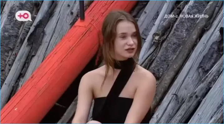 Юлия Тырлышкина продолжает активно выступать за обновление участников на проекте "Дом 2".