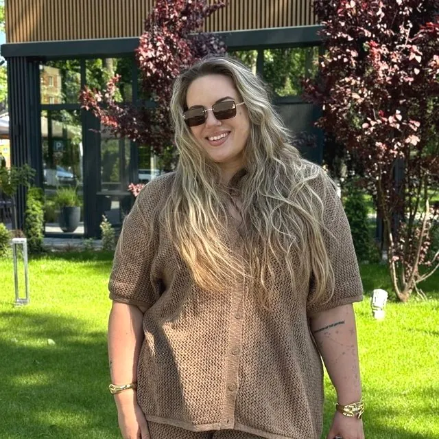 Елена Шлома решила задержаться на поляне Дома-2