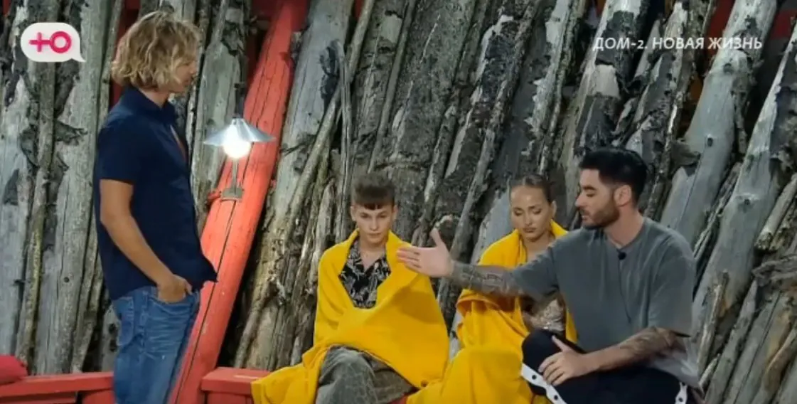 Виктория Салибекова продолжает поддерживать своего брата перед своей аудиторией.