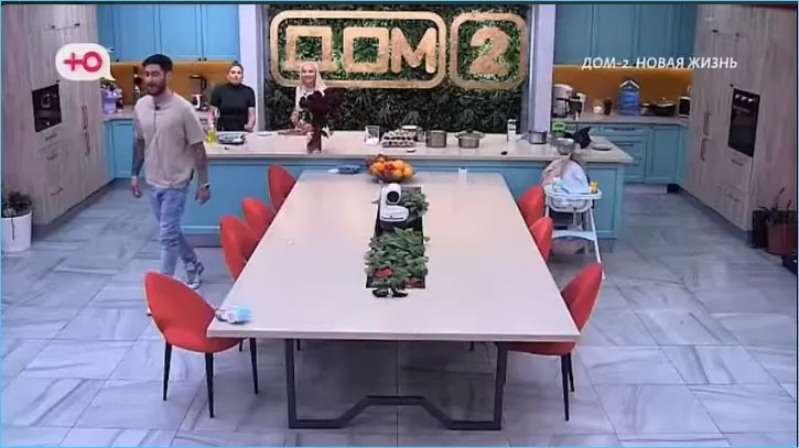 Появление Алены Опенченко раскрыло факт присутствия Вероники Гракович, которая была отстранена от участия, на территории реалити-шоу "Дом 2".