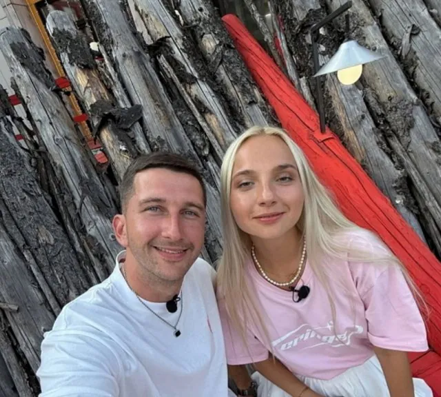 Новая комната Насти Филипповой проходит ремонт под ее личным контролем.