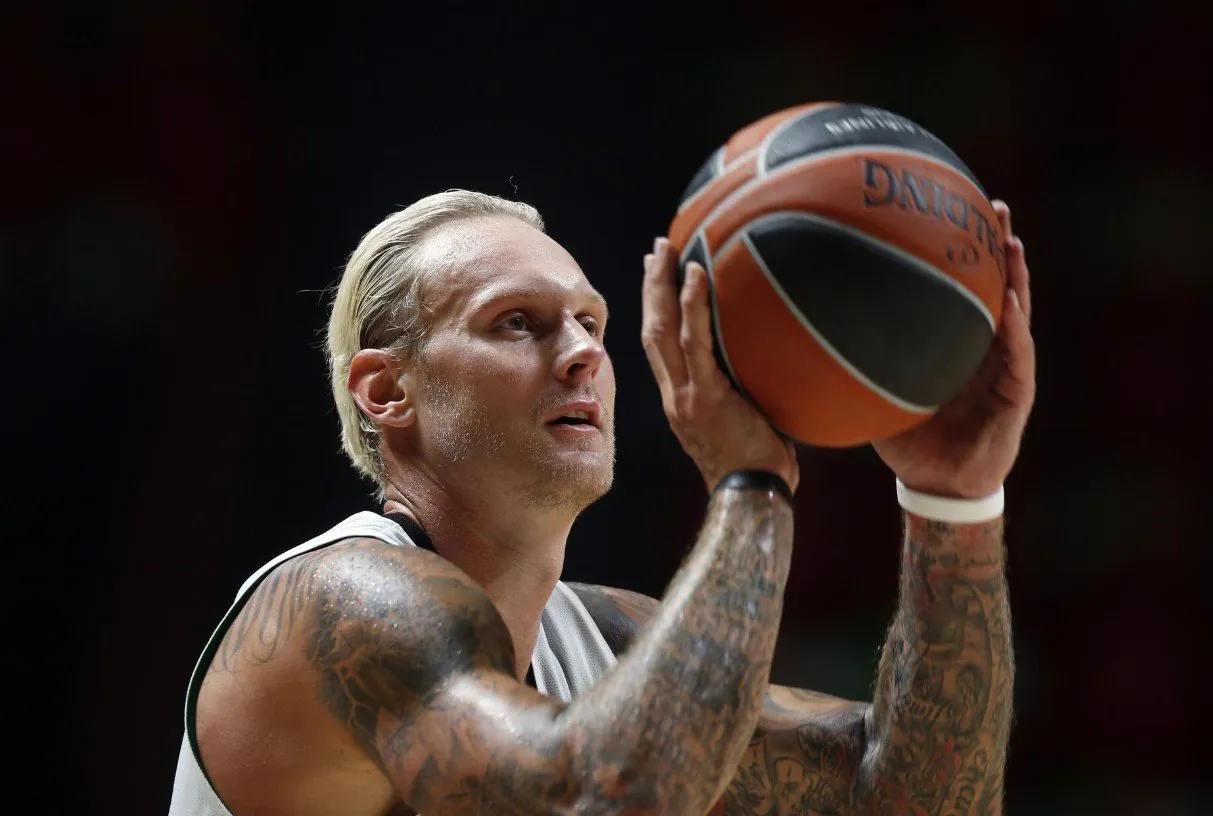 На родине матери Яниса Тимме был установлен памятник в честь этого выдающегося человека.