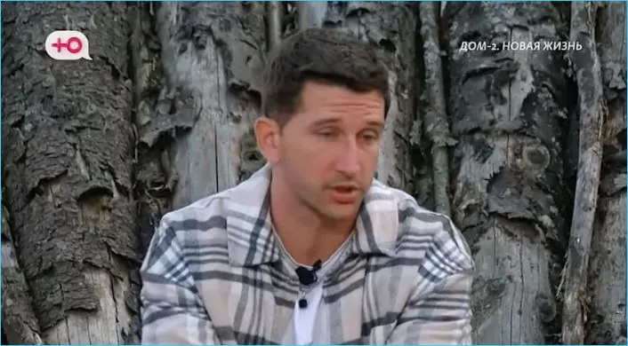 Луковкин выражает недовольство тем, что Настя Филиппова не осознает его заботу о ней.