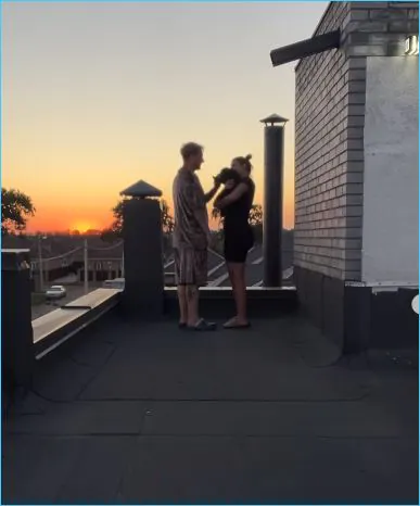 Майя Донцова и Дан Подлецкий рассматривают возможность переезда в снятый ими жилой дом.