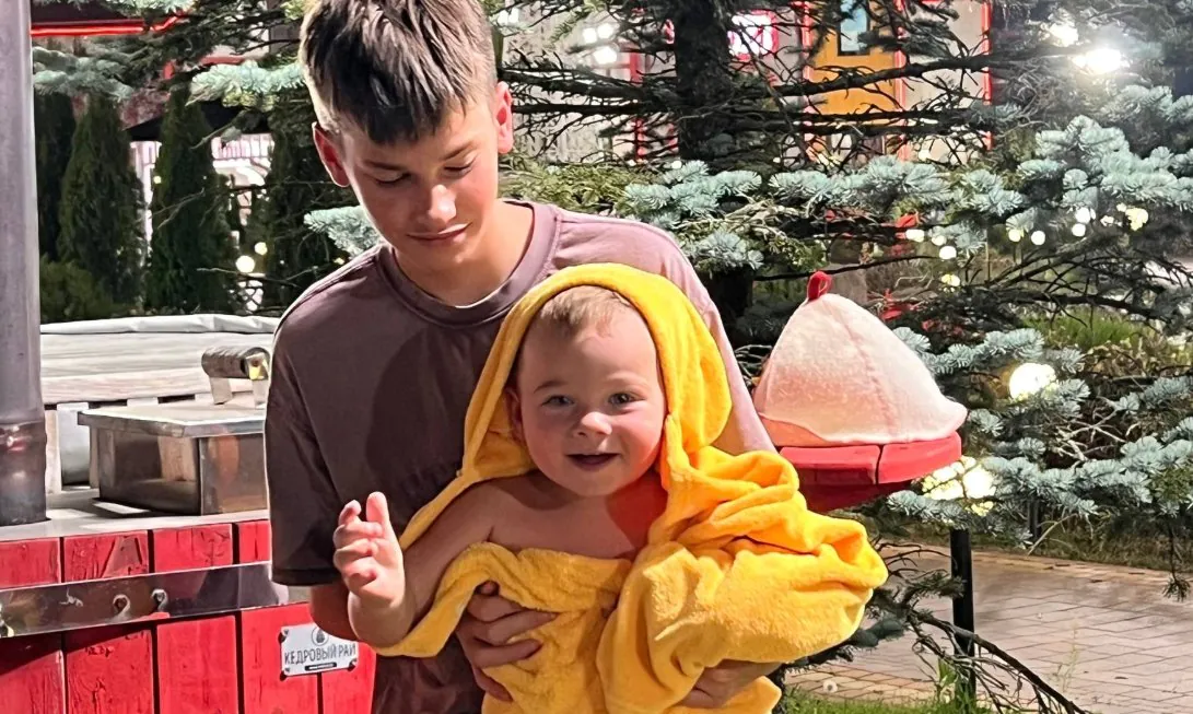 Информация о развитии сына Леона была представлена Викторией Салибековой.