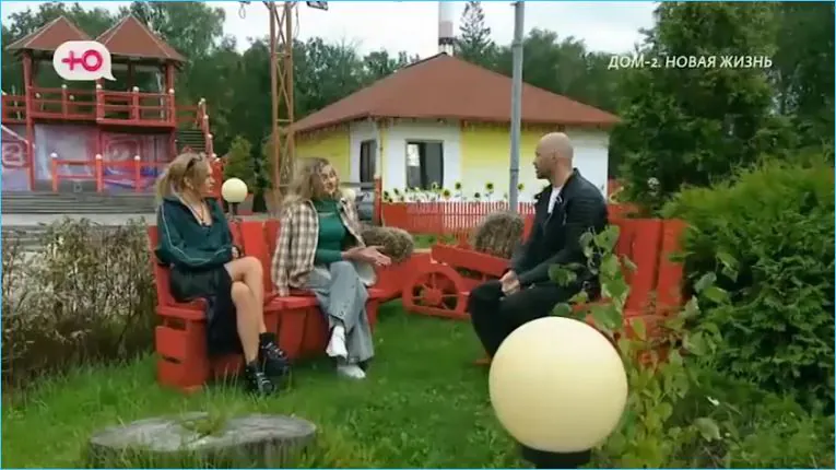 Смотрители реалити-шоу "Дом-2" единогласно выразили свое негодование по поводу инцидента, в котором Вероника Гракович атаковала участницу Кристину Абакумову.