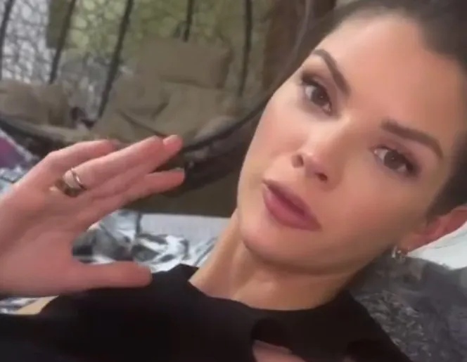 Для большого путешествия Анна Самонина и Максим Евстропов обменялись заграничными паспортами.