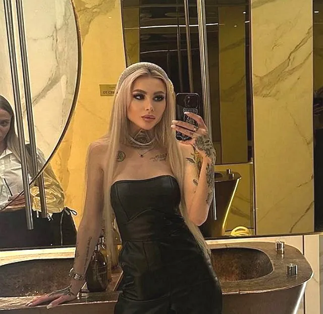 Клава Безверхова посетила закусочную и после употребления шаурмы потребовалась госпитализация.