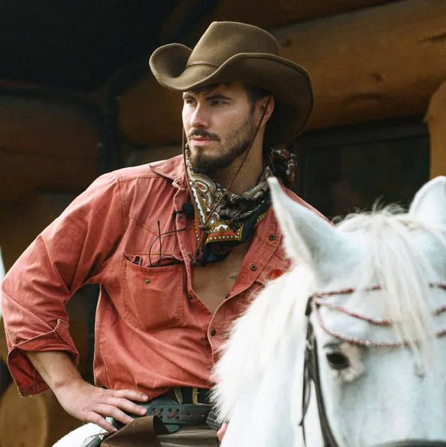 Сергей Хорошев продолжает дразнить экс-коллег по Дому-2