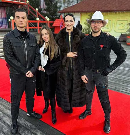 Оказывается, Слава и Серж посетили поляну Дома 2 по приглашению Хорошева