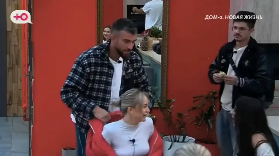 Элина Рахимова не заставляет участников Дома 2 "подлизываться"