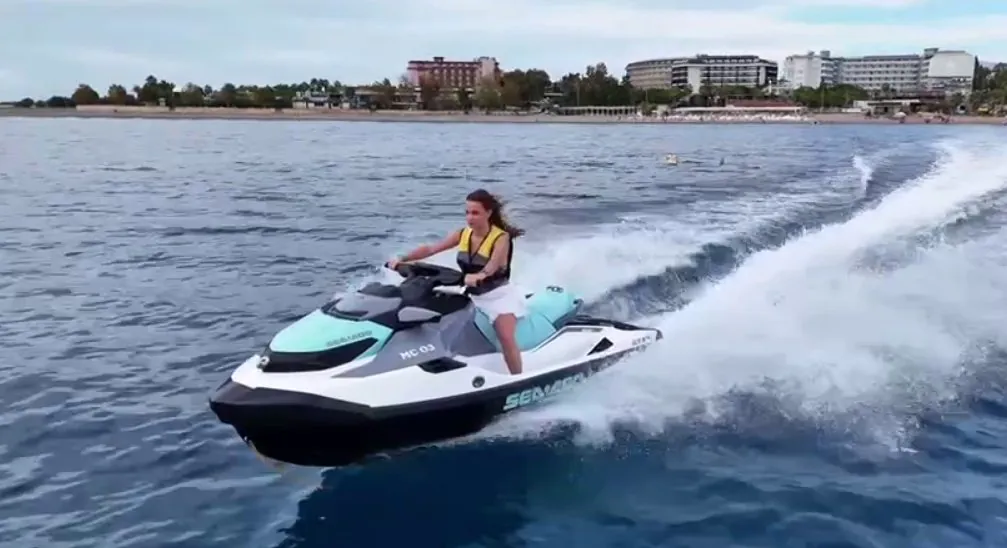 Яна Тырлышкина и Данко отдыхают в Турции по отдельности, но живут вместе