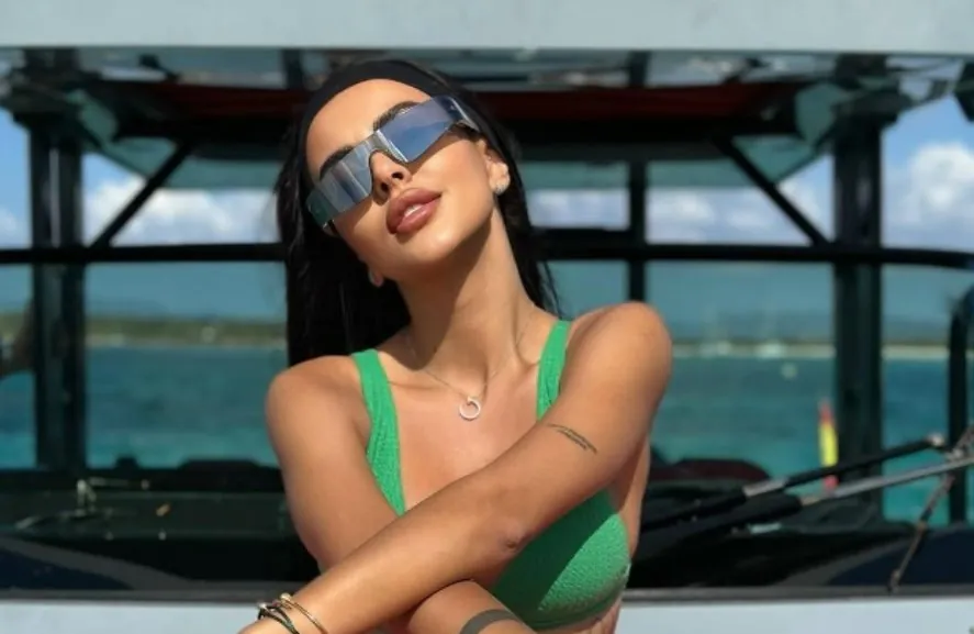 Кристина Бухынбалтэ бесплатно раздаёт свои вещи