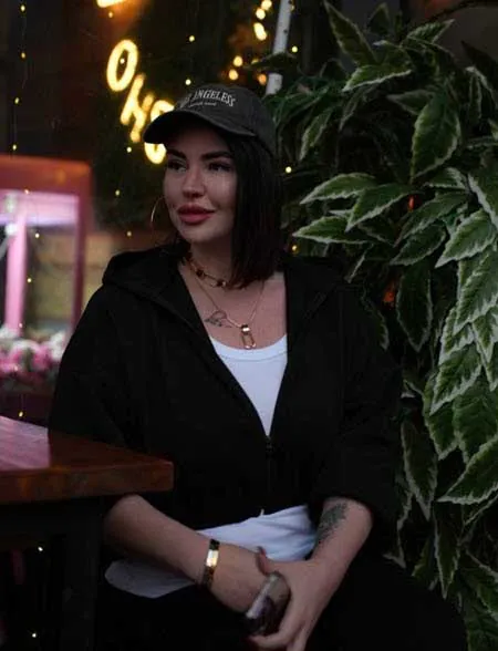 Саша Чepнo наговорила лишнего в интервью блогеру-хейтеру, а теперь сильно возмущена тем, что та ничего вырезать не хочет